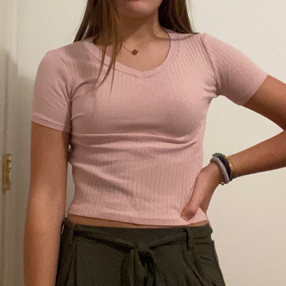 ROMWE Tops - 🍒romwe pink ribbed crop top